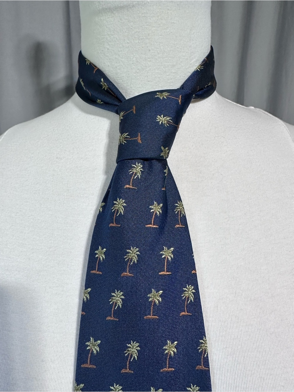 Tommy Bahama Mens Navy Blue Silk Tie Palm Tree Tropical Beach Vacation